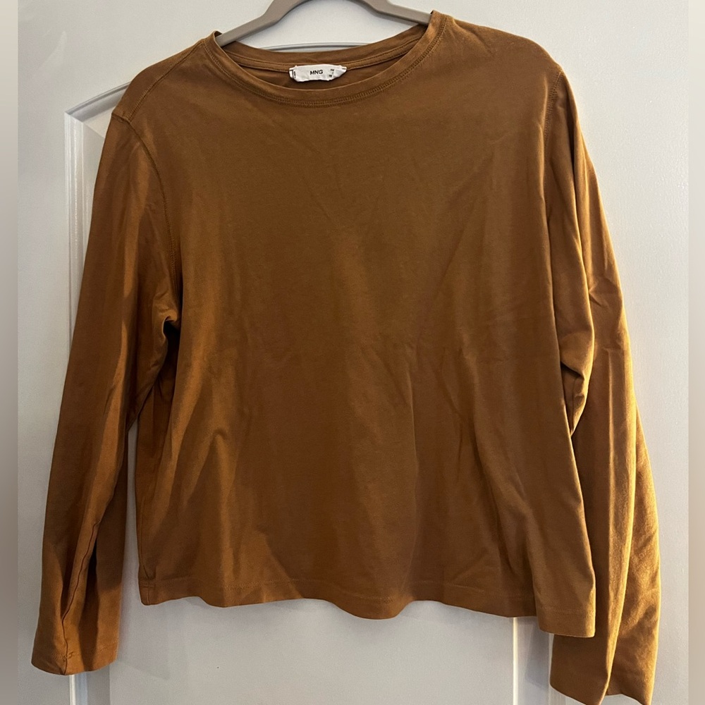 mango tan T-shirt. Size medium.